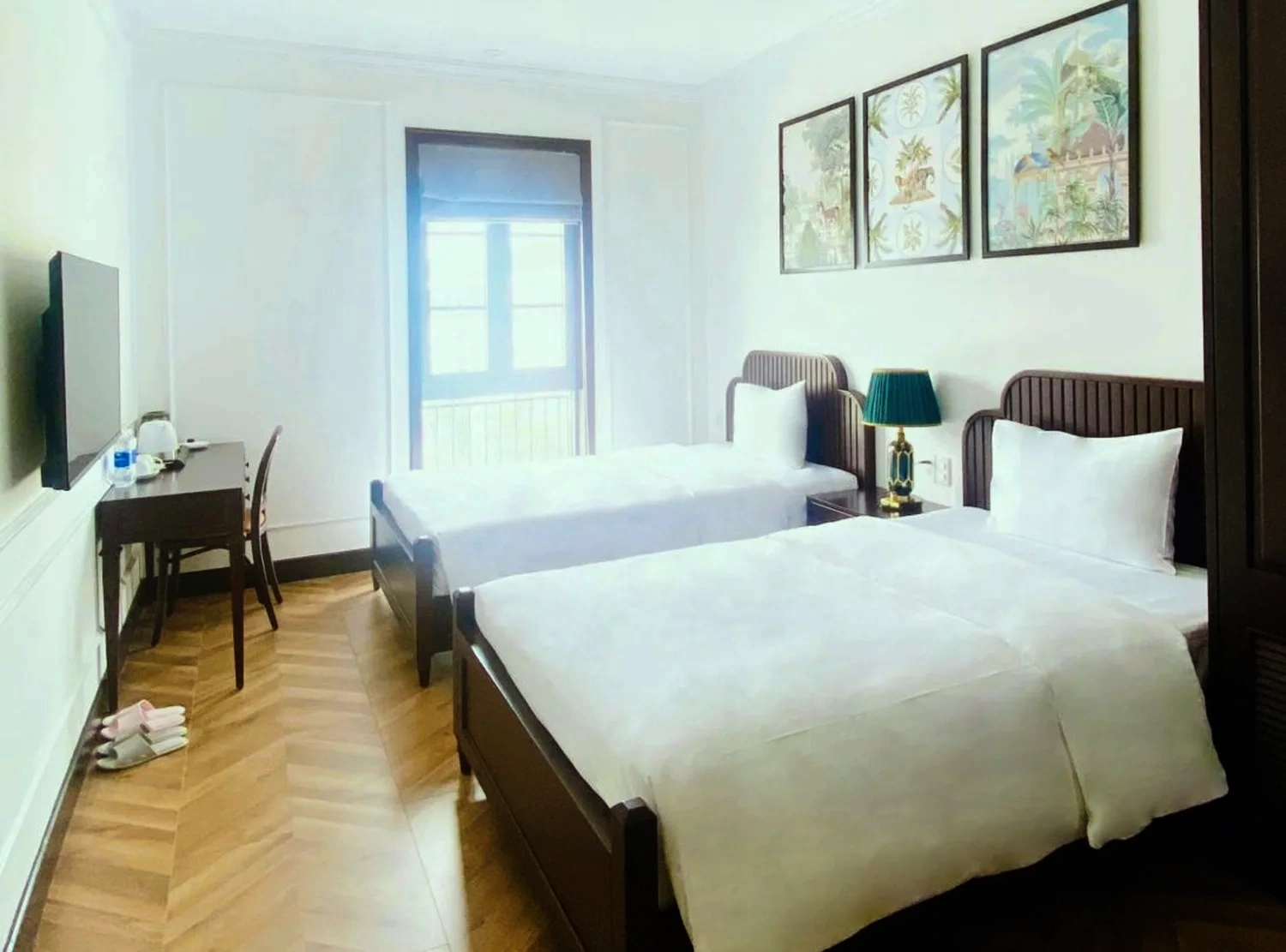La Rose Luxury Twin room with two single beds
