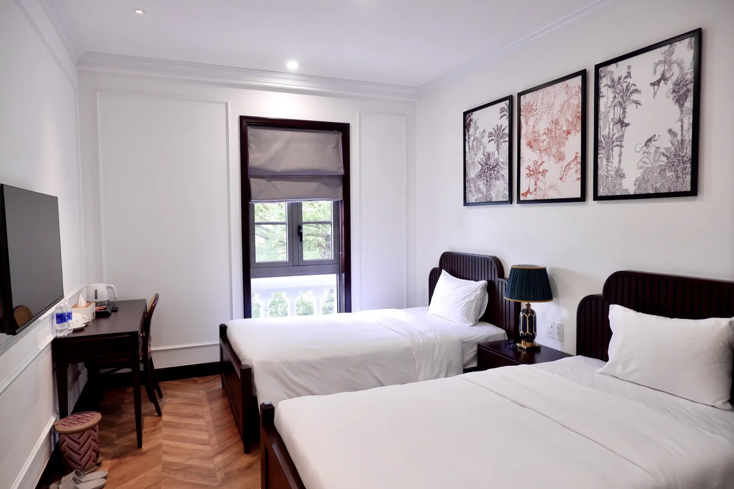 La Rose Luxury Twin room with two single beds